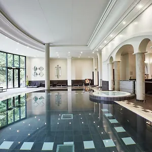 https://pavillon-de-la-rotonde.hotels-rhonealpes.com